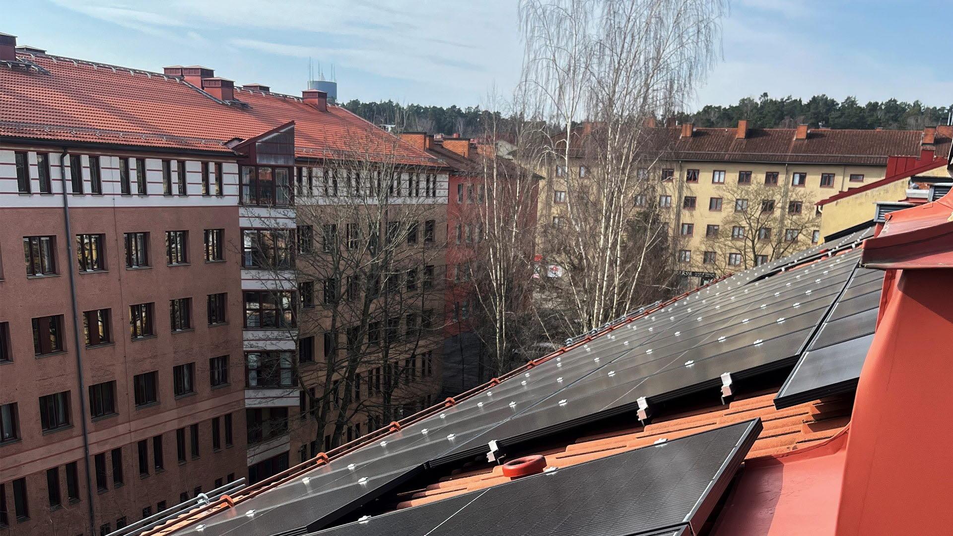 Solcellerna på Brf Blåvingens tak