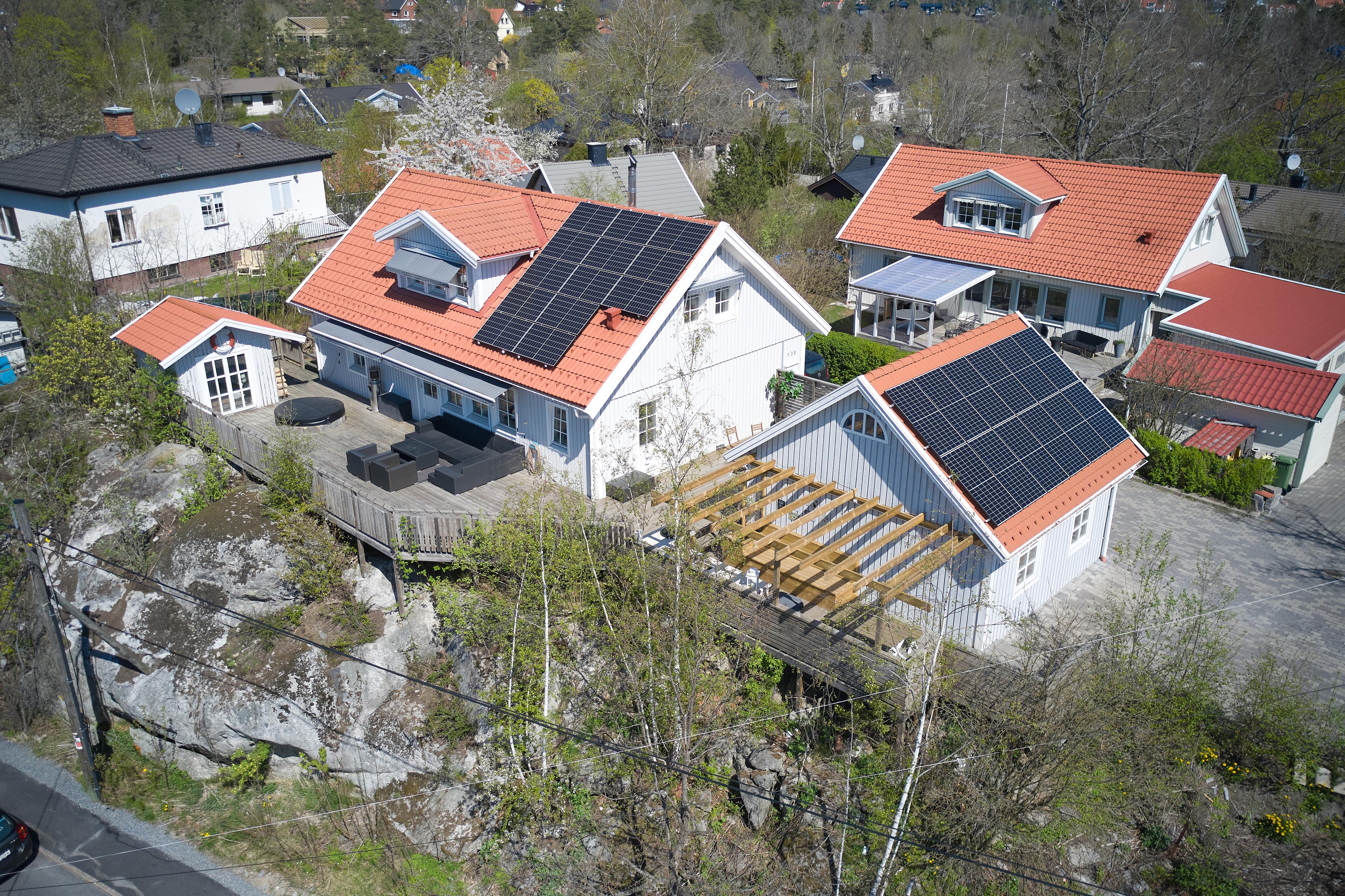 Hus med solpaneler där Telge Energi installerat 2021